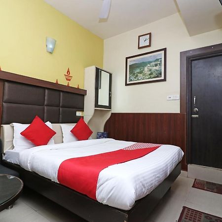 Oyo 2075 Hotel Kota Royal Buitenkant foto