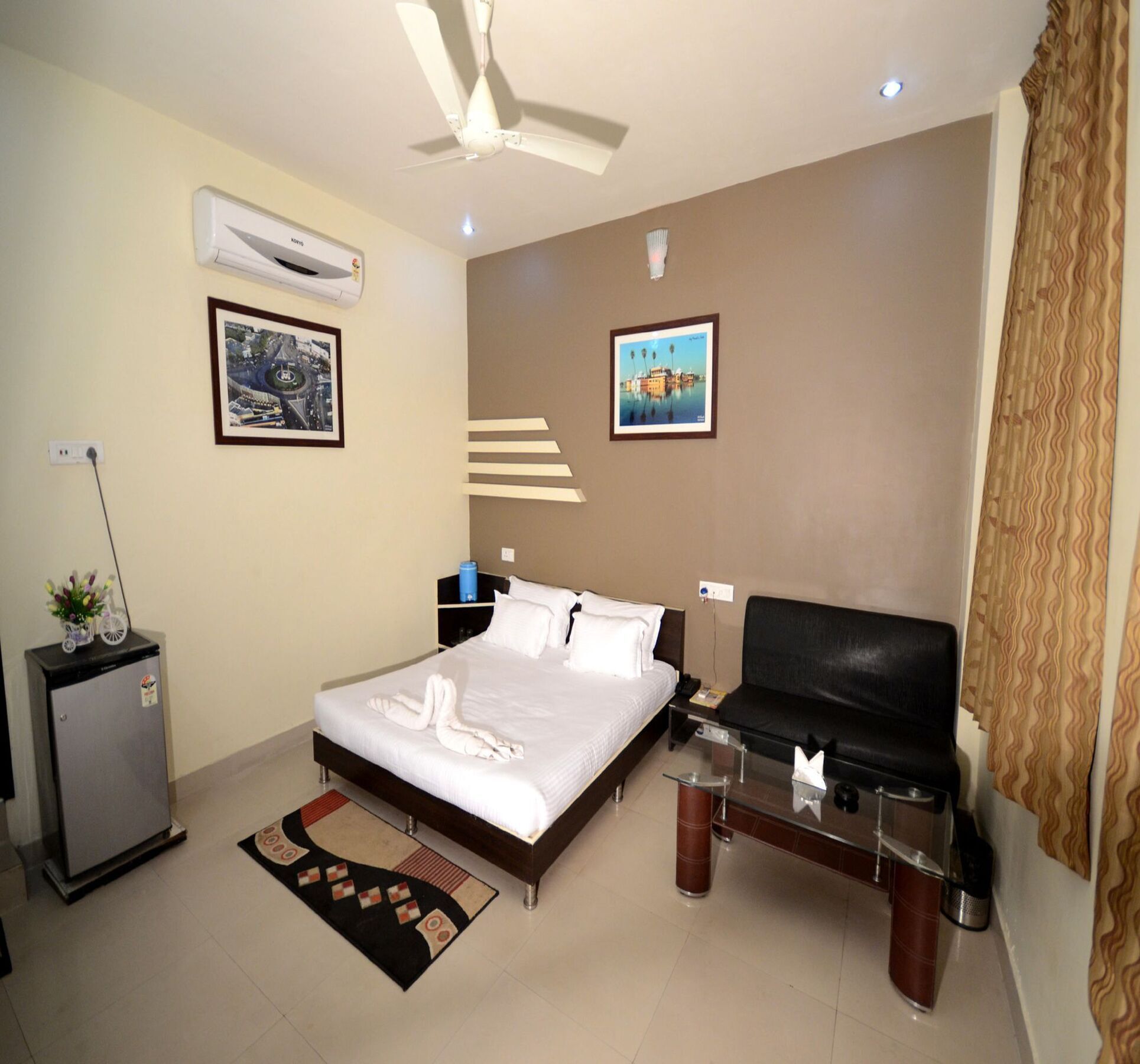 Oyo 2075 Hotel Kota Royal Buitenkant foto