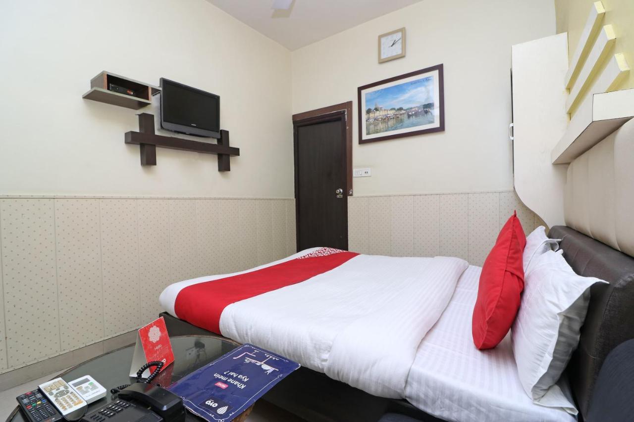 Oyo 2075 Hotel Kota Royal Buitenkant foto