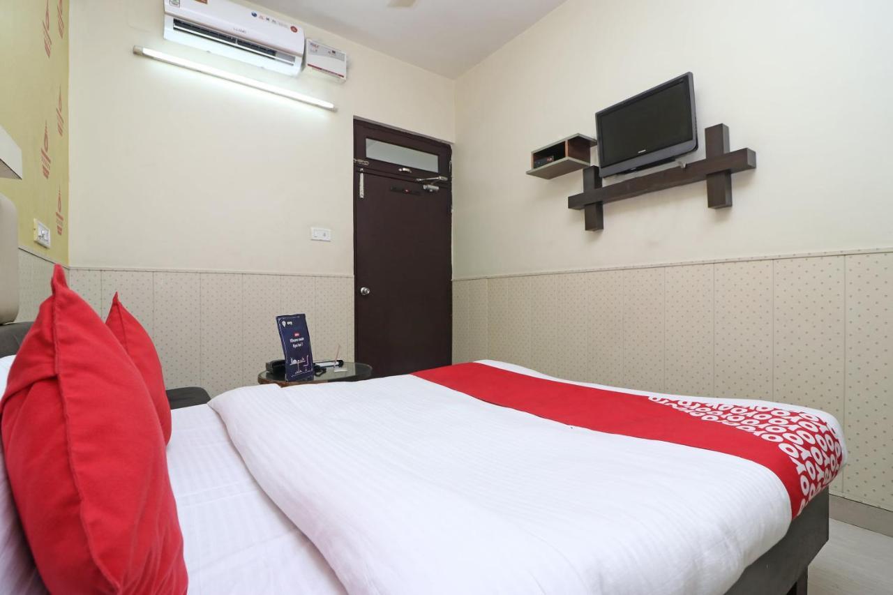 Oyo 2075 Hotel Kota Royal Buitenkant foto