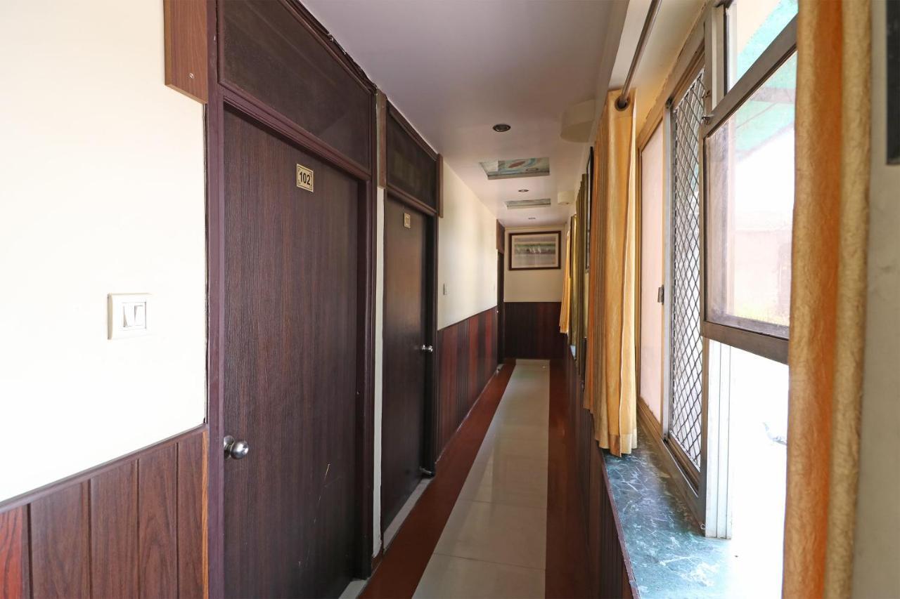 Oyo 2075 Hotel Kota Royal Buitenkant foto