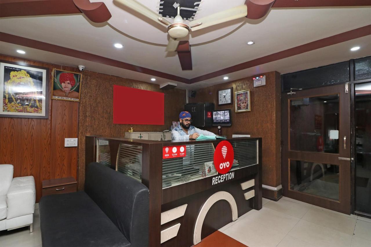 Oyo 2075 Hotel Kota Royal Buitenkant foto